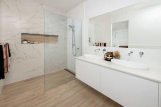 Endeavour Draw 438 Photo